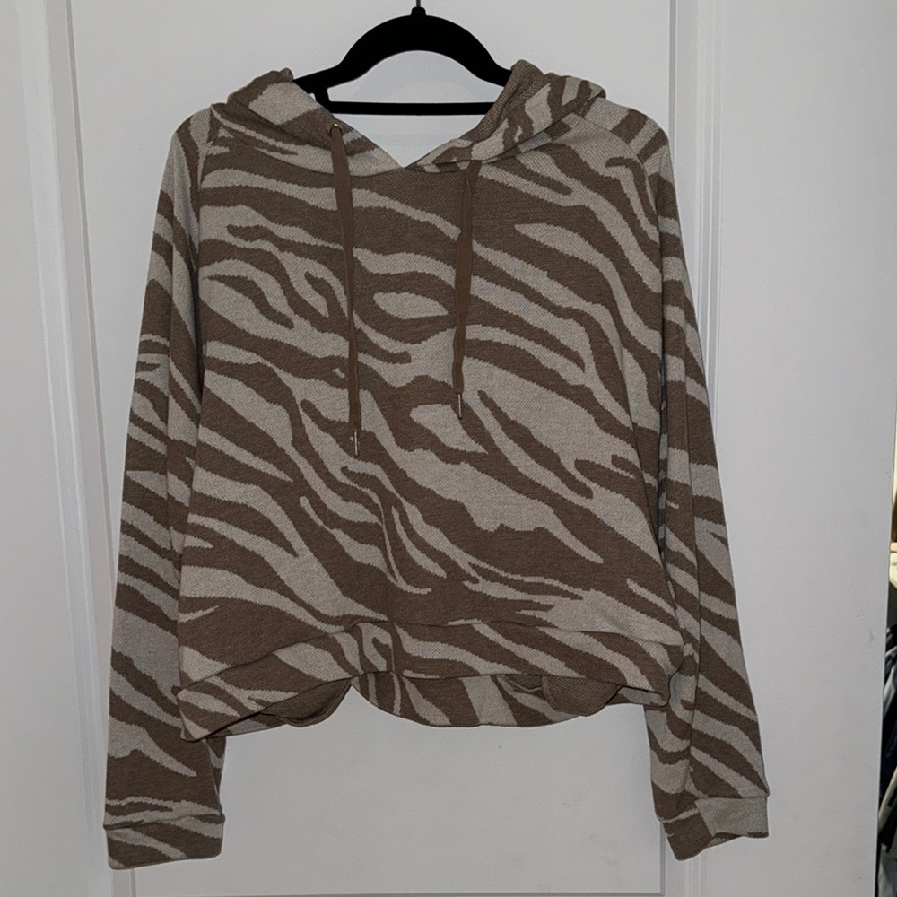 BB Dakota cropped zebra print hoodie - Picture 2 of 4